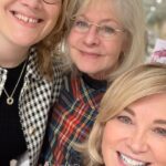 Anthea Turner Instagram - One of the questions I’m often asked by you is, “What foundation do you use?” I’ve not really given a straight answer because after the company I used for years changed their formula I’ve been trying many other brands. For me, when it comes to makeup foundation is the key, then everything else falls into place, together with a nourished skin its your canvas. For over 20 years I’ve been a big fan of a mineral powder makeup. The brush and go method, is so much part of my life I literally can’t use a liquid on myself. 6 months I landed on Cosmetics à la Cart @cosmeticsalacarte and on Saturday rushing in because my pallets were low and I was going away I met one of the heroines of modern day makeup, Lynne Sanders who in 1973 co-founded Cosmetics à La Carte. It was a total coincidence but there she was behind the till with her daughter Isabella helping customers find their exact skin tone matches. Lynne is her very own ‘Lessons in Chemistry’ novel. As a trained Chemist she broke the mould and to this day can still be found in her laboratory creating the makeup formula’s we buy. This time I proudly emerged with a bag of hers and Isabella’s suggestions which are perfect for my skin tone and easy to apply. It was like having Mary Quant run up one of her dresses for you! Keep a look out on my Instagram as I can feel a live coming on so I can share with you her love of makeup and in particular foundation. So many people you would know have passed through Lynne’s doors the most notable being Diana, Princes of Wales. Although she clearly wore makeup she never looked ‘over done’ her foundation with concealer, highlighter and blusher allowed her natural glow to shine through and if she was alive today even in her 60’s I know she would still have that wonderful look probably enhanced by Lynne. One great plus in my obsession with mineral powder makeup, I can put it on in low light, in the back of a car, on a train, plane or in the middle of a field its a cinch!! Now in Devon staying at the stunning @berry.barn.hartland with Dad and @wendy_turner_webster and using her choices Will post more from here when home 🏠🫶💙