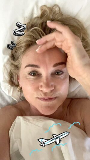 Anthea Turner Instagram - A 12 Hour Deep Sleep!! 💤 
 
Have so many pictures to show you of our trip to The Galapagos 🐢

But coffee and the washing machine are calling me now 🤗

PS Let’s shoot everything lying on our backs - 10 years younger in an instant ! 🤣🤣🤣

@ecoventura_galapagos 
@abercrombiekent