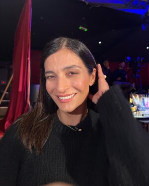Antigone Kouloukakos Instagram - #mood La Regina è tornata e Regina rimane. @roulakoromila 

Υπέροχη βραδιά ✨✨✨σας ευχαριστώ απο καρδιάς. 
Έμαθα πράγματα για το τραγούδι που δεν γνώριζα, απο την γέννηση ενός στίχου μέχρι την επιτυχία του τραγουδιού απτον ερμηνευτή κ το πόσο προσωπική υπόθεση είναι για τον στιχουργό του. Βρέθηκα με ανθρώπους που ηξερα το εργο τους αλλα οχι τους ίδιους προσωπικά κ που έχουν αφιερώσει τη ζωη τους.. ίσως είναι κ η ίδια η ζωη τους ότι τραγουδάμε. Ο @georgesabanis σε μια πολύ όμορφη κ ειλικρινή συζήτηση διηγήθηκε κ εξήγησε την αγάπη του για το τραγούδι κ τη μουσική. Πειθαρχημένος με ήθος καλοσύνη κ γενναιοδωρία έχει άποψη κ τη στηρίζει all the way. Προέρχομαι απο άλλον χώρο αλλά θαυμάζω την αγάπη κ το δόσιμο ενός καλλιτέχνη για αυτό που κάνει.. κ αυτό είναι που μας ενώνει όλους. Η αέναη αγάπη για την τέχνη μας. 

@spitimetomega @megatvcom 
Σάββατο 4/2 στις 21! 
Σας περιμένουμε #tomegatokalo 

Shameless photo diary by @kostaskok4 Thank You

#wolford #wolfordgreece #antigonekouloukakos #chanelbeauty #muse
