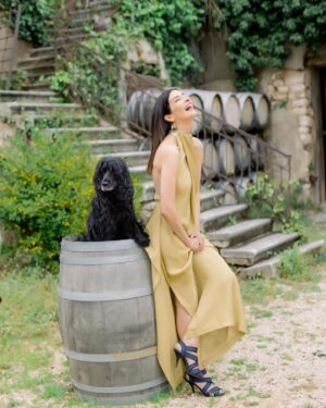Antigone Kouloukakos Instagram - #mood GOLD @zeusndione for @youweekly.gr 

Lensed by @nicktsakanikas 

‘ Τι θα έλεγες στον εαυτό σου μπροστά σε έναν καθρέφτη και κάνοντας απολογισμό; 

Μπράβο σου, καλά τα πας, συνέχισε έτσι! Και όταν κλαις κ στεναχωριέσαι δεν πειράζει, ομορφαίνουν τα μάτια σου. Είμαι περήφανη για εσένα, σε αγαπώ! ‘

Interview by @gsirixa 

Art direction @spacedudie 
Makeup by @freideriki_lou 
Hair by @mairyliberatou 
Cinematographer @zoudiaris_vasilis 

Special thanks to @achaiaclauss for the warmth hospitality 

__________________________________.
#antigonekouloukakos #muse #interview #covergirl #fashionshoot #actorslife #youweekly #blessed #gratefulheart #lovemyjourney #gratitudeattitude #loveyourself