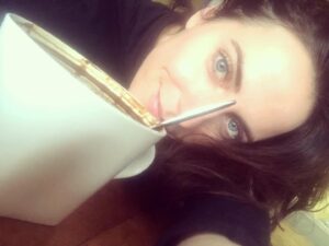 Antje Traue Instagram - „Everything I wanted“ - home and polish coffee @billieeilish