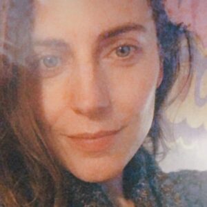 Antje Traue Instagram - Listening to the radio #sunday @radioeins @katharina_schuettler @bettinarust 💫
