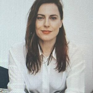 Antje Traue Instagram - »Loneliness does not arise from not having people around you, but from not being able to tell them the things that seem important to you.« Carl Gustav Jung @weltfrauentag @martin.krachler