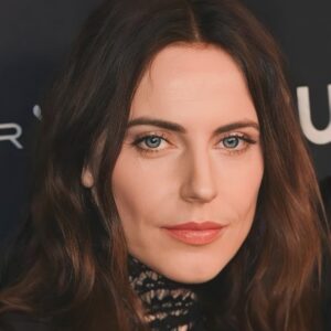 Antje Traue Instagram - Thank you @berlinale24  A big thank you to all the women around me who supported me make me feel good while the world is in crisis. Look @lalaberlin @kaviargauche_official ; Make up @victoriamdown jewelry @akkesoir And thank you for inviting me @ufa_production @goldenglobes @netflixde @volksbuehne_berlin @studiobabelsberg ✨