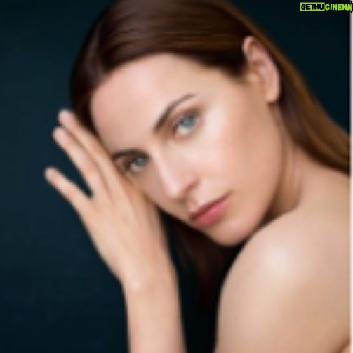 Antje Traue - 16.4K Likes - Du meine heilige Einsamkeit,
du bist so reich und rein und weit
wie ein erwachender Garten.
Meine heilige Einsamkeit du -
halte die goldenen Türen zu,
vor denen die Wünsche warten. Rainer Maria Rilke. #vienna #behindglas #behindwalls #alarmstuferot #ohneunswirdsstill #ohnekunstwirdsstill #ohneunsistsstill #ohneworte photo taken by @steffihenn