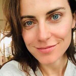 Antje Traue Instagram - Put aside high heels and lipstick. Back home and back to myself after this adventures ride trough  #herzogpark I’m sending a warm hug to the leading ladies @heikemakatsch @lisamariapotthoff @felicitaskatharinawoll and gentlemen @heiner.lauterbach @tryselfizzel @lukas.spisser rockin and rolling by director @jochenfreydank #series #tvnow #munich #letterbox #amaliafilm ☀️