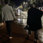 Antonia Giesen Instagram - 1. Bolaño y Los Hiperbóreos en la playa de Cannes. 2. Un director asiste a la actriz para que esté cómoda. 3. Un equipo muy feliz en medio de todo este escenario algo rimbombante, algo real y algo plástico a la vez. 4. El glamour siempre está con nosotros. 5. El tonteo también. 6. Paseamos. 7. Tomé. Tomé, tomo, tomando. 8 y 9. La fraternidad. 10. El silencio en medio de todo el ruido.