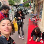 Antonia Giesen Instagram - 1. Bolaño y Los Hiperbóreos en la playa de Cannes. 2. Un director asiste a la actriz para que esté cómoda. 3. Un equipo muy feliz en medio de todo este escenario algo rimbombante, algo real y algo plástico a la vez. 4. El glamour siempre está con nosotros. 5. El tonteo también. 6. Paseamos. 7. Tomé. Tomé, tomo, tomando. 8 y 9. La fraternidad. 10. El silencio en medio de todo el ruido.