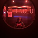 Antonia Giesen Instagram - 1. Bolaño y Los Hiperbóreos en la playa de Cannes. 2. Un director asiste a la actriz para que esté cómoda. 3. Un equipo muy feliz en medio de todo este escenario algo rimbombante, algo real y algo plástico a la vez. 4. El glamour siempre está con nosotros. 5. El tonteo también. 6. Paseamos. 7. Tomé. Tomé, tomo, tomando. 8 y 9. La fraternidad. 10. El silencio en medio de todo el ruido.