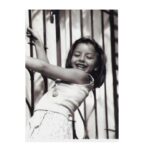Antonia Giesen Instagram - Treinta y dos. Aún amante del enojo y del leseo. Maniática y descontrolada. Amante de tomar guaguas pequeñas en brazos, del trabajo, adicta a mis amig@s, a conversar y al silencio rotundo. Adicta al verano, a la poca ropa, a la gente que falla, a la gente que intenta no fallar pero la mayoría de las veces no le resulta, a todo lo que se parezca a un lago. Todas estas cosas que soy y todas las que amo y odio, son por mi historia y las personas que han participado en ella. Gracias por toda la culpa que tienen de hacerme ser como soy. Gracias por cada saludo🫀
