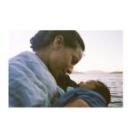 Antonia Giesen Instagram - Treinta y dos. Aún amante del enojo y del leseo. Maniática y descontrolada. Amante de tomar guaguas pequeñas en brazos, del trabajo, adicta a mis amig@s, a conversar y al silencio rotundo. Adicta al verano, a la poca ropa, a la gente que falla, a la gente que intenta no fallar pero la mayoría de las veces no le resulta, a todo lo que se parezca a un lago. Todas estas cosas que soy y todas las que amo y odio, son por mi historia y las personas que han participado en ella. Gracias por toda la culpa que tienen de hacerme ser como soy. Gracias por cada saludo🫀