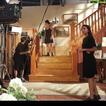 Antonia Giesen Instagram - Me encontré con estos recuerdos…la primera vez que hacía una prueba de cámara en un set, y donde luego realicé mi primer proyecto televisivo, y primera aventura actoral. #señorespapis @teleseries_mega