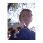 Antonia Giesen Instagram - Entre bocas y vacas, escenarios, diarios, garabatos y pelos.