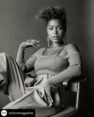 Antonia Thomas Instagram - Eine wonderschöne Zeit mit @schonmagazine 

Thanks for the lovely chat! 💛

https://schonmagazine.com/interview-antonia-thomas

photography. @brit_gill
fashion. @michelleaddisonstyle 
make up. @nadiahoecklin 
hair. @taniabecker 
words @_imsmilingontheinside_