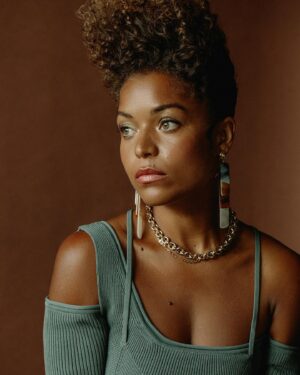 Antonia Thomas Instagram - "My plan is to have a production company, and to have things on the slate and people that I want to work with - and create. That’s what I want to be doing." – @althomas1 x @squaremile – read the full interview on Square Mile's website now.
.
Photography: @brit_gill
Styling: @michelleaddisonstyle
Make up: @nadiahoecklin
Hair: @taniabecker