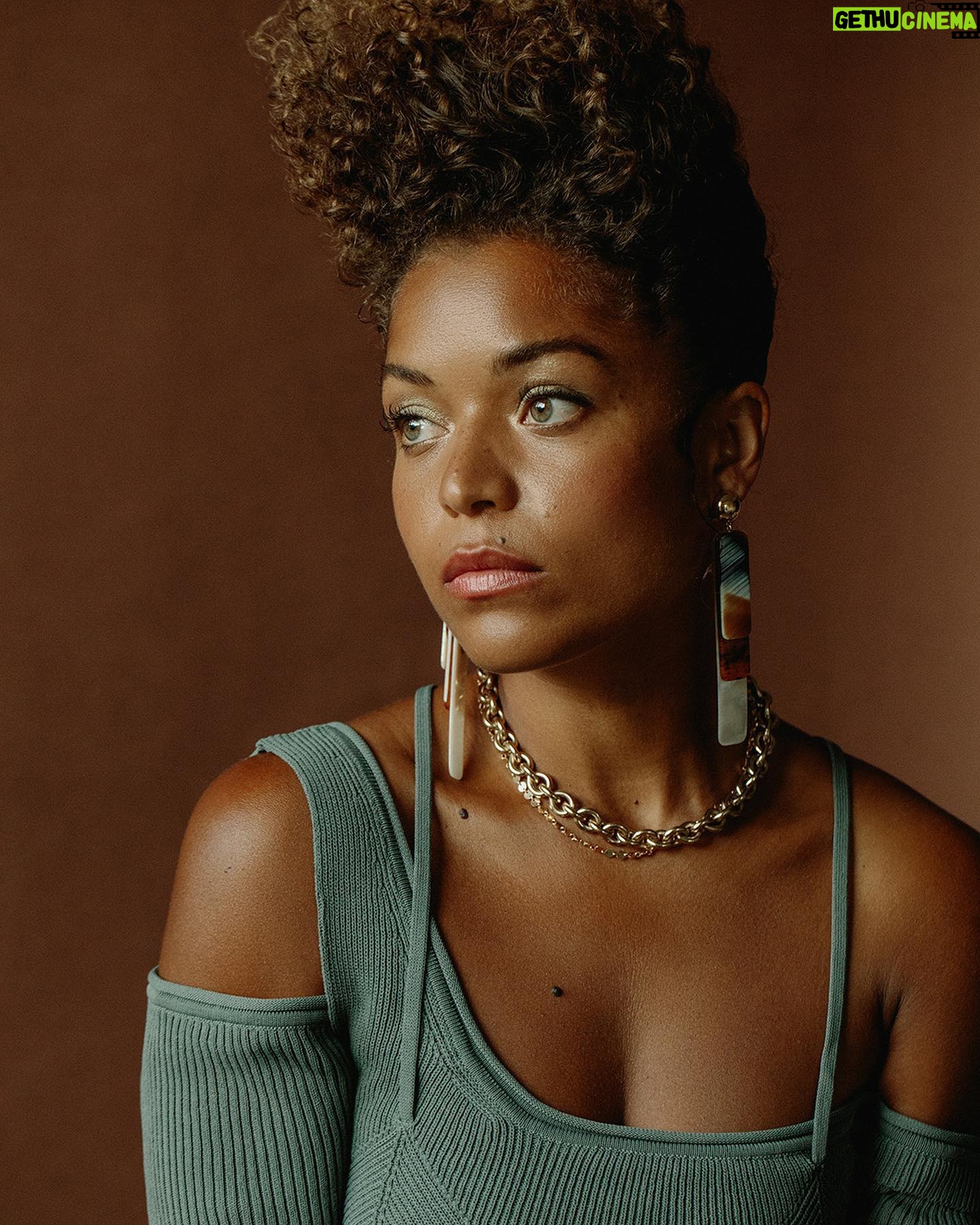 Antonia Thomas - 17.7K Likes - "My plan is to have a production company, and to have things on the slate and people that I want to work with - and create. That’s what I want to be doing." – @althomas1 x @squaremile – read the full interview on Square Mile's website now.
.
Photography: @brit_gill
Styling: @michelleaddisonstyle
Make up: @nadiahoecklin
Hair: @taniabecker