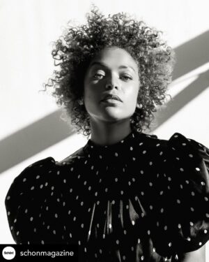 Antonia Thomas Instagram - Eine wonderschöne Zeit mit @schonmagazine 

Thanks for the lovely chat! 💛

https://schonmagazine.com/interview-antonia-thomas

photography. @brit_gill
fashion. @michelleaddisonstyle 
make up. @nadiahoecklin 
hair. @taniabecker 
words @_imsmilingontheinside_