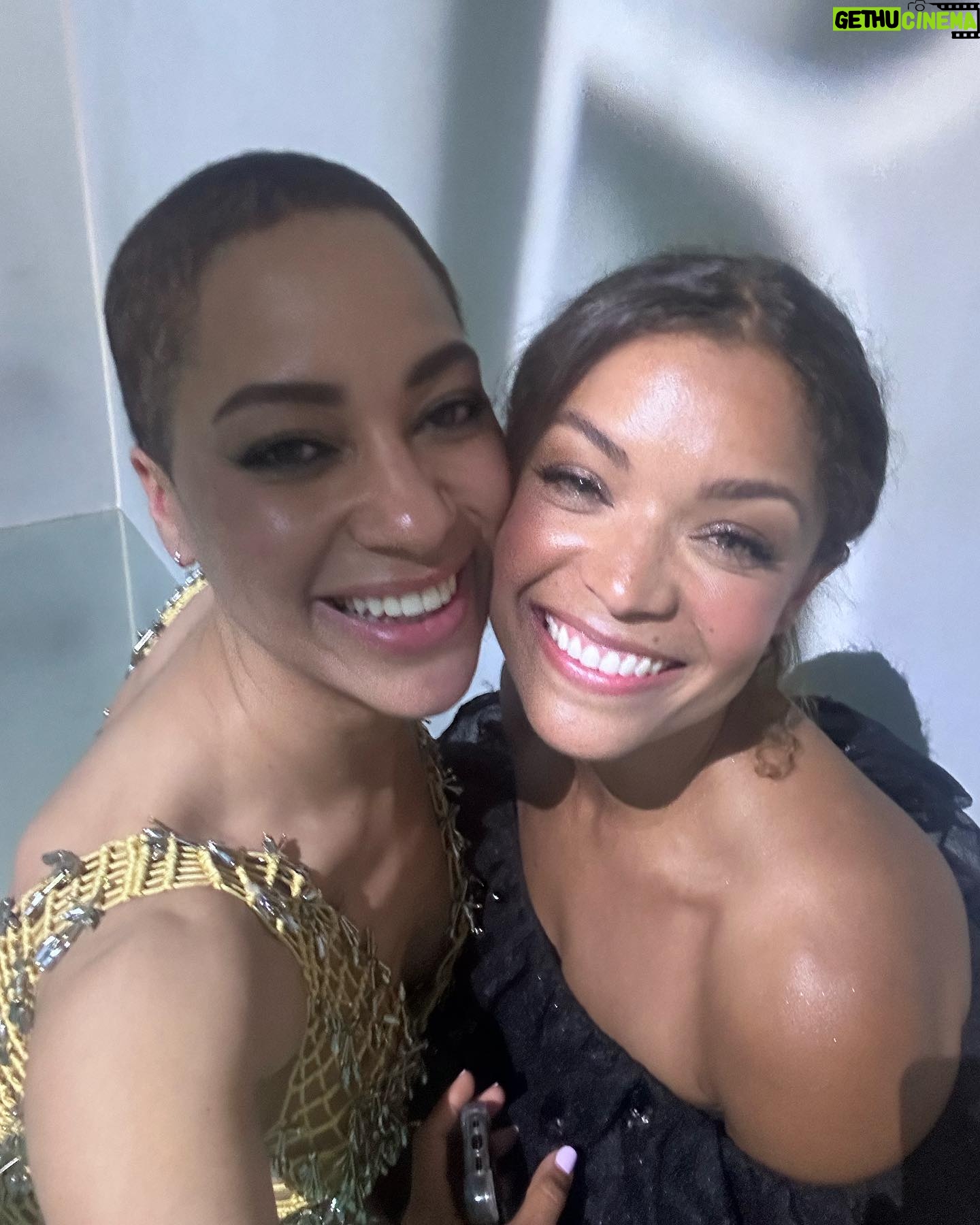 Antonia Thomas Instagram - A wonderful evening with wonderful people celebrating the fabulous @lameruk and learning about their sustainability goals. Thank you so much for having me to your beautiful heritage dinner and for bringing together old and new friends. 🌊💛🌊💛🌊 Styling: @hollyevawhite @eointhomashiggins Makeup: @bbpro_amyconway Dress: @mithridate.official