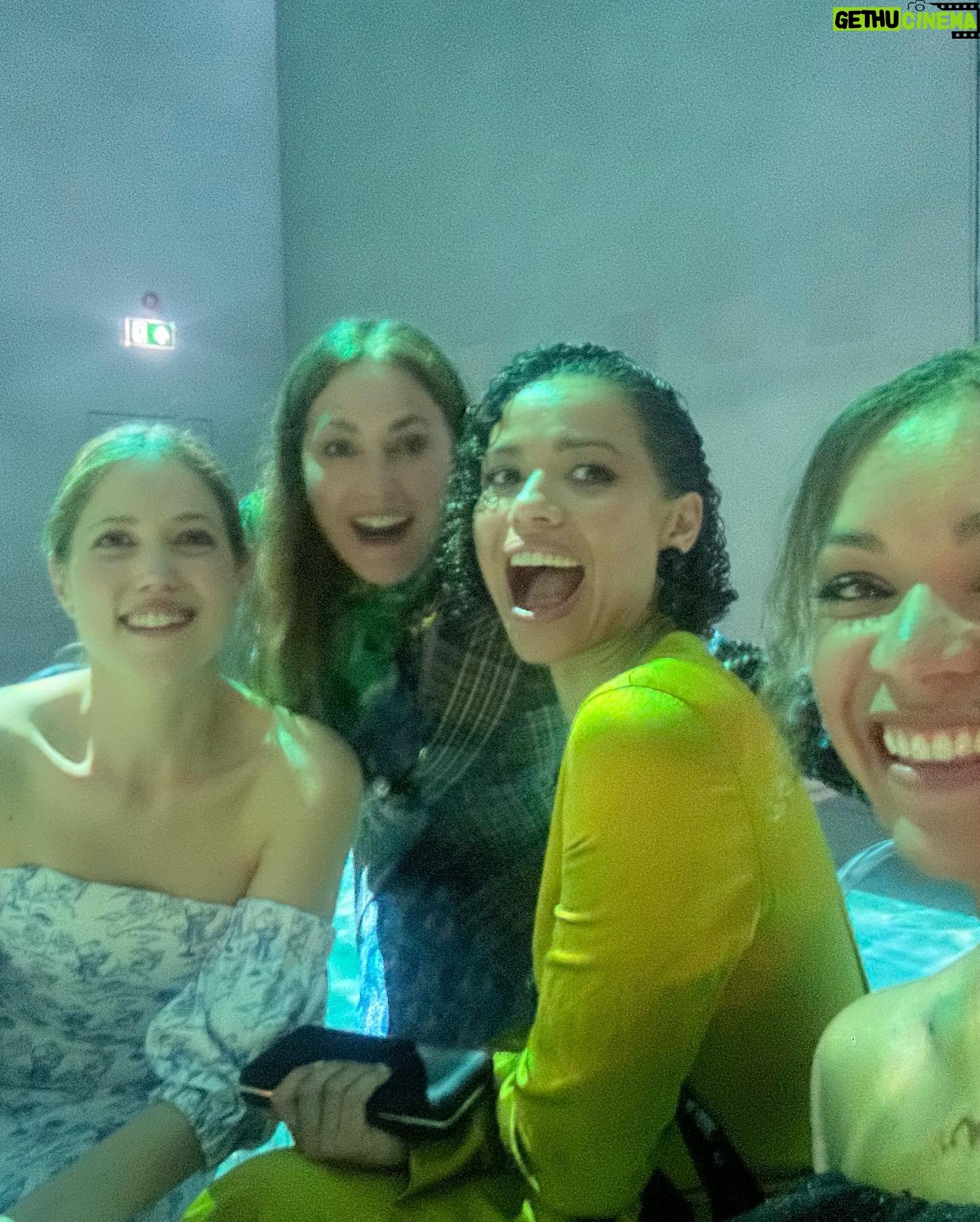 Antonia Thomas Instagram - A wonderful evening with wonderful people celebrating the fabulous @lameruk and learning about their sustainability goals. Thank you so much for having me to your beautiful heritage dinner and for bringing together old and new friends. 🌊💛🌊💛🌊 Styling: @hollyevawhite @eointhomashiggins Makeup: @bbpro_amyconway Dress: @mithridate.official