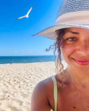 Antonia Thomas Instagram - 🌞🌊🕊️