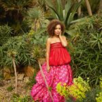 Antonia Thomas Instagram - @hellofashion_uk Summer issue out today.💛 @vancleefarpels Photographer: @timokerber Stylist: @lauraweatherburn Assisted by: @chlogallacher Makeup: @kennethsohmakeup Hair: @dionnesmithofficial Nails: @secretspauk Art Direction: @marion_reilly Words: @becklesd Production: @clarepenners Editor: @mrsjillwanless