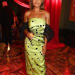 Antonia Thomas Instagram - @nationalgallery x @burberry summer soiree. 🌸 🖼️ 🎨 @huishanzhang @jimmychoo @jessica_mccormack @hollyevawhite @francescabrazzo @alishadobson @emmarosehargreaves