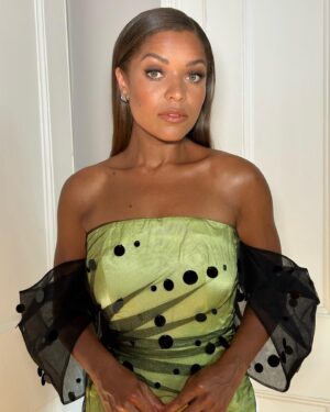 Antonia Thomas Instagram - @nationalgallery x @burberry summer soiree. 🌸 🖼️ 🎨

@huishanzhang 
@jimmychoo 
@jessica_mccormack 
@hollyevawhite 
@francescabrazzo 
@alishadobson 
@emmarosehargreaves