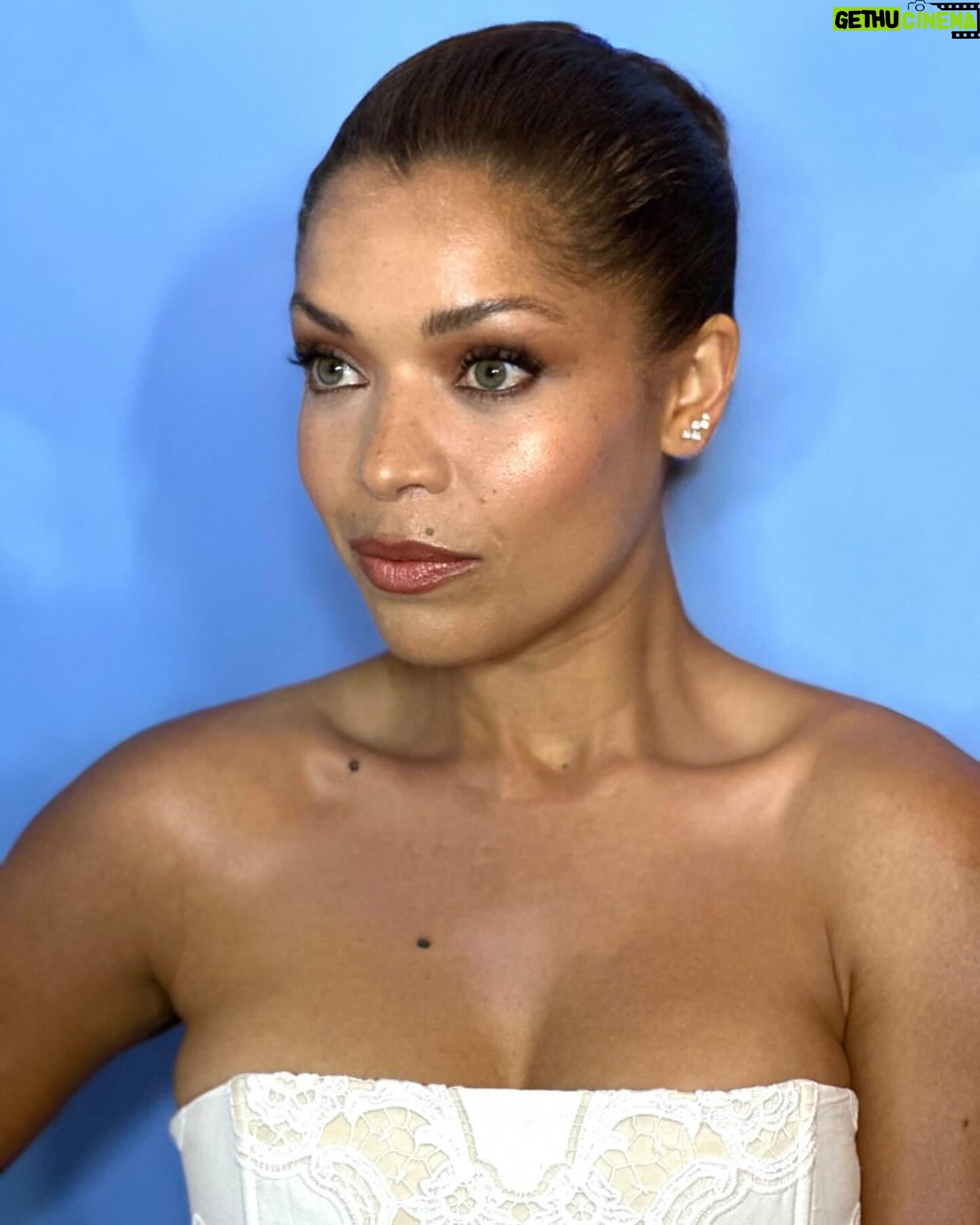 Antonia Thomas Instagram - @bafta x @britishvogue x @netflixuk party β¨π€β¨ Thank you so much for having me. Such a gorgeous night catching up with old pals. Styling @hollyevawhite π€ MU @barriegmakeup π€ Dress @magdabutrym Shoes @maisonernest Earrings @lyliejewellery Bag @jimmychoo