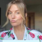 Antonija Blaće Instagram – O bakuchiolu sam vam već pričala, ovo je samo mali podsjetnik da redovnom dnevnom i noćnom njegom možete učiniti puno za svoju kožu. 
Ova NIVEA #CellularExpertLift linija je vjerojatno najbolji omjer cijene i kvalitete koju ćete naći na tržištu. Bakuchiol je nježan pa je dobar i za one koji imaju osjetljivu kožu. Ne treba njegu previše komplicirati, tri koraka su sasvim dovoljna- samo pokušajte biti redoviti. 
Koža će vam reći hvala. 
Naravno, ne zaboravite i na zdravu prehranu i dovoljno tekucine 🥰 
#nivea #teamupwithyourskin #mybestfacesolution