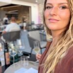 Antonija Blaće Instagram - Divno nam je bilo u @7seasbymatijabogdan 🩵 na Aminess wine & gourmet night. 5 slijedova chefova Matije Bogdana i Janeza Bratovža, divna ekipa, glazba, pogled… nova stanica na našoj gastro karti 🩵 #food #wineanddine #foodie #croatia #krk #gourmet