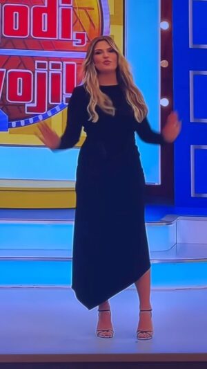 Antonija Blaće Instagram - Ubili ste mi inbox radi haljine! Razumijem vas i ja ju OBOŽAVAM. 😍😍Haljina je @elfs.hr hair @mijomajhen #makeup @jlstylebeauty #styling @iva_zengg #thedress #blackdress #styling #hair #makeup #thepriceisright #antonijablace #host