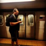 Antonija Blaće Instagram - NEW YORK photo dump 1. Dio. Znam da fotke izgledaju random, ali nisu. Ovo je samo djelić onog sto smo obišli u samo dva dana @centralparknyc prekrasna zelena, savrseno uredjena pluća grada, vježbači, joggeri, trkači, psi, koncerti..sve je tu. Iza nas je upper west side. @katzsdeli - restoran otvoren još 1888. Tu kažu da se jede najfiniji pastrami sendvič na svijetu, probali smo, stvarno je wow, inače tu se snimala ona poznata scena iz filma Kada je Harry susreo Sally. Ekstra i vrlo newyorkish dozivljaj. @metmuseum - da smo tu prepoznat ćete po Van goghovom portretu. Pokušala sma i neku Cool fotku na stepenicama ispred Meta, kao evo tu je Met gala, al stvarno nije islo 😂 Pogledali izmedju ostalog izložbu o Karlu Lagerfeldu, ali fotke nikad neće biti kao dozivljaj uzivo, stavit ću to odvojeno. Met općenito možete dva dana samo u njemu hodati. METRO- sam po sebi uvijek bilo grada, ovdje osobito privlačan, barem meni, tu se sreću svi, malo je dotrajao, ali meni je to nekako šarmantno i ajmo radije rec vintage. Grad je fenomenalno povezan, a ako mene pitate - za malo odmora, a ako ipak ne želite gubit vrijeme radije sjest u metro pa odmarati. Em ljudi, em su stanice obogaćene plakatima, muralima, poezijom, kako gdje naletite. Vešeraj- nije znamenitost, ali ovako njujorčani to rade, nema mašina po stanovima nego zbilja very Seinfeldish, i kao sto vidimo u serijama - svaka zgrada ima svoj veseraj koji se uglavnom placa Dolar dva za pranje i dolar dva za sušenje. @unitednations - zadnja fotka - ljudska prava, da ne zaboravimo. Dosta me se dojmio obilazak UNa moram priznati. To je za serijal samo po sebi. Ostale fotke su samo naše napaćene noge i oci jer smo u 2 i pol dana prošli skoro 100000 koraka. Padamo s nogu ali ne damo se, hodamo jer tako se tu zivi. Vajbamo. a zašto slika nemam previše, pogotovo ne dobrih jer svaku okinemo samo u nekom letu. Pa ne ispadnem dobro ni ja ni New York pa bi se trebalo namjestit, a to mi malo bude gubitak vremena. Ali probat cuuuuuu, sad sam vec usla u ritam pa će bit lakše. Ljubim vas sve #ny #nyc #centralpark #un #katzsdeli #pastrami #subway #nycity #metropolitan #metgala #karllagerfeld #moma #usa #manhattan #vibe