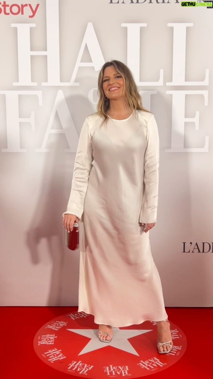 Antonija Blaće Instagram - 🤍🤍🤍🤍 @story.hr #halloffame #pearl #makeup @jlstylebeauty #hair @ivan_cvok #dress #whitedress @mi.store.hr