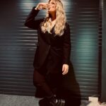 Antonija Blaće Instagram - 😎 #allblack #redcarpet #fashionshow Pozdravi sa @elfs.hr revije 🖤