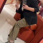 Antonija Blaće Instagram - [ POBJEDNICA ODABRANA-rezultat na storijima] !! GIVEAWAY ALERT!!! Prije par dana ste sami birali koje su vam od tri ponuđena Uggs para sandala najcool i koje želite i odabrali ste zelene. To bi bio i moj prvi izbor tako da - na istoj smo valnoj 😎❤️ E sad - kako ih osvojiti? Ništa lakše - u komentar napiši broj cipela koji nosiš, a izvlačit ćemo random. Tagiraj frendicu pa da i ona zaigra. Zaprati i @karlastores naravno to nije uvjet, al bi bilo baš lijepo pošto nam Karla uvijek omogući latest trend za giveaway. Love you @karlastores ❤️ ajd, možete i lajkat post. Igramo se do četvrtka u podne tako da možete svoj par prošetati po gradu već idući vikend ❤️ #shoes #sandals #uggs #karlastore #giveaway #ootd