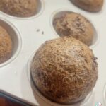 Antonija Blaće Instagram - PROTEINSKI KRUŠČIĆI OD SAMO DVA SASTOJKA! 200 gr lanenih sjemenki sameljete. Dvije srednje šalice bjelanjaka (kad budem drugi put radila probat ću biti preciznija, ali zasad eksperimentirajte!) sve izmiješate, u pecnicu na 180 35 min!! Možete dodati začine, soli, sjemenke, sto vas je volja, baza je top. E, da, dodala sam pola žličice praska za pecivo, al to stvarno, kao ni sol ne brojim pod sastojak! Prvi put sam radila ispalo super, danas ih izrezala na snitice i tostirala za dorucak- još bolje! #proteinbread #noflourbread #january #cooking #healthy