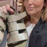 Antonija Blaće Instagram - [ POBJEDNICA ODABRANA-rezultat na storijima] !! GIVEAWAY ALERT!!! Prije par dana ste sami birali koje su vam od tri ponuđena Uggs para sandala najcool i koje želite i odabrali ste zelene. To bi bio i moj prvi izbor tako da - na istoj smo valnoj 😎❤️ E sad - kako ih osvojiti? Ništa lakše - u komentar napiši broj cipela koji nosiš, a izvlačit ćemo random. Tagiraj frendicu pa da i ona zaigra. Zaprati i @karlastores naravno to nije uvjet, al bi bilo baš lijepo pošto nam Karla uvijek omogući latest trend za giveaway. Love you @karlastores ❤️ ajd, možete i lajkat post. Igramo se do četvrtka u podne tako da možete svoj par prošetati po gradu već idući vikend ❤️ #shoes #sandals #uggs #karlastore #giveaway #ootd