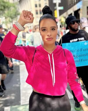 Antonique Smith Instagram - The climate march in NYC on Sunday to end fossil fuels was amazing! 75,000 of us marched to fight for our existence on the planet and to save millions of lives that are in jeopardy right now because they don't have clean air and clean water and those dying because of this crazy weather everyone's experiencing. That's only gonna get worse. And that's why we fight....to have people be more important than profits. And we will fight till we win. ✊🏾❤️ #NYCClimateMarch #NYCClimateWeek #StopPetrochemicals 
#EndFossilFuels