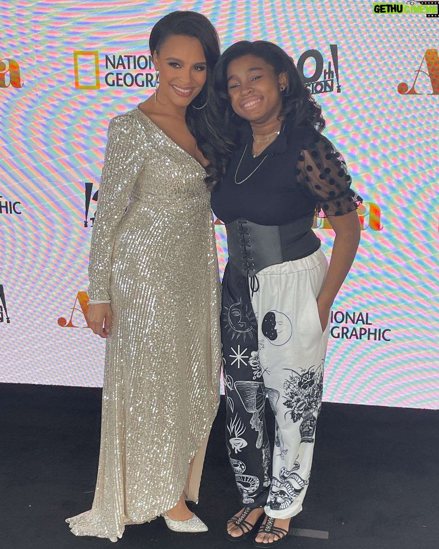 Antonique Smith - 5.4K Likes - So much fun singing at the Genius: Aretha FYC event at the Rose Bowl Stadium last week!!!! š„° Thank you @disneytvstudios and @natgeogenius š„°š„° So honored to be a part of your masterpiece honoring the Queen!! ā¤ļø
Thank you to my glam squad!!!
@engiestyle @macduggal š
@seanharrismakeup š
@themajorlook_productions šš¾āāļø
If you haven't seen me as Barbara Franklin in Genius: Aretha, check out episodes 4, 5 and 6 on @Hulu.
#GeniusAretha