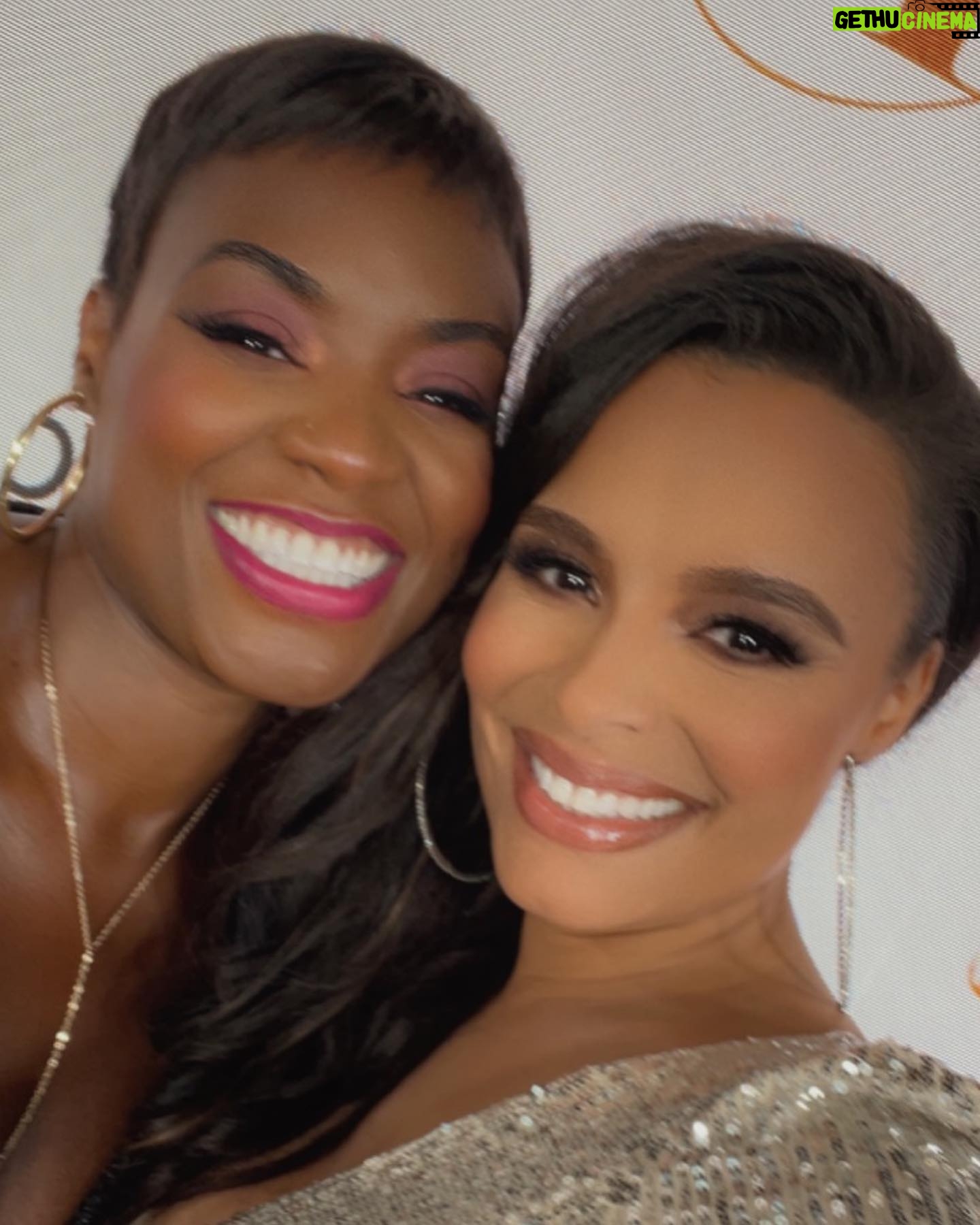 Antonique Smith - 5.4K Likes - So much fun singing at the Genius: Aretha FYC event at the Rose Bowl Stadium last week!!!! š„° Thank you @disneytvstudios and @natgeogenius š„°š„° So honored to be a part of your masterpiece honoring the Queen!! ā¤ļø
Thank you to my glam squad!!!
@engiestyle @macduggal š
@seanharrismakeup š
@themajorlook_productions šš¾āāļø
If you haven't seen me as Barbara Franklin in Genius: Aretha, check out episodes 4, 5 and 6 on @Hulu.
#GeniusAretha