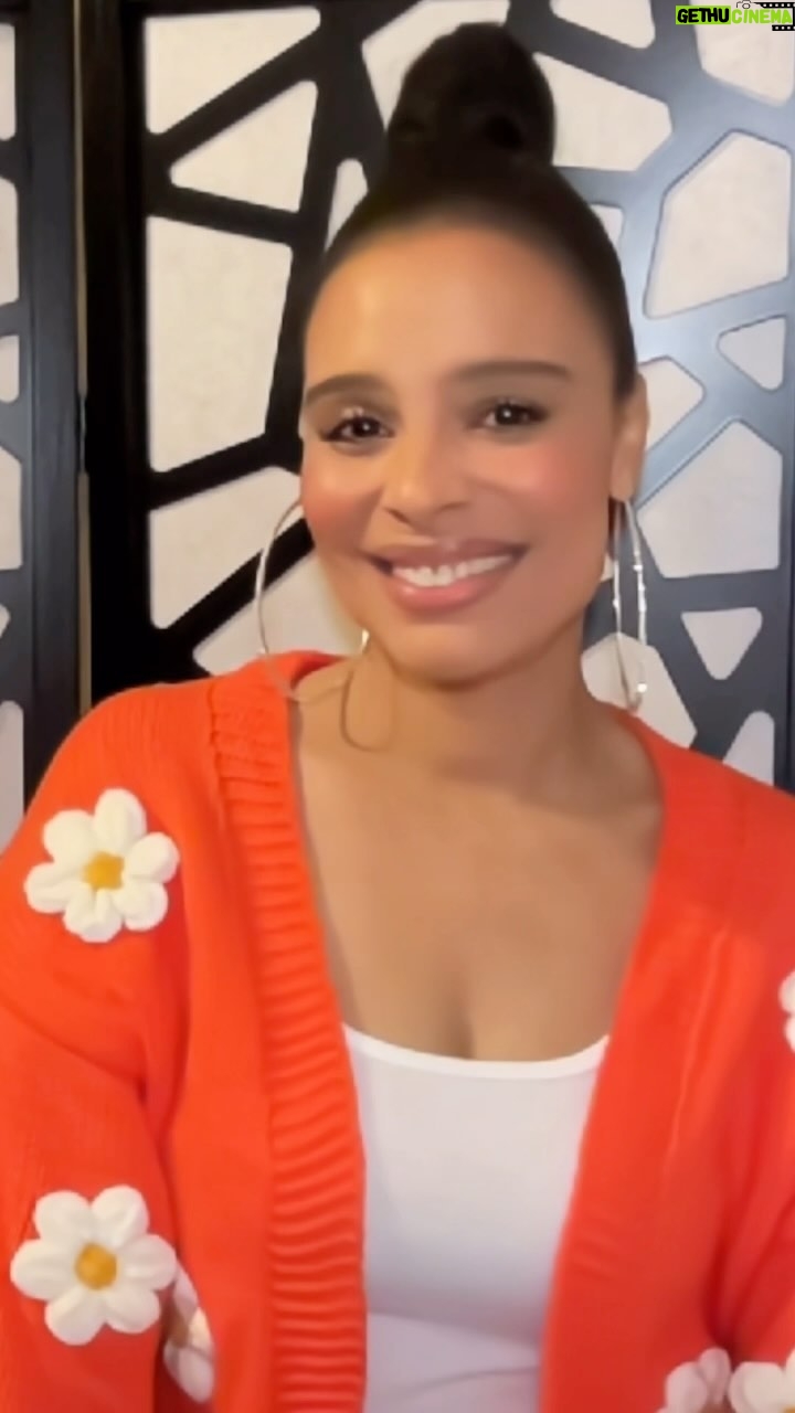 Antonique Smith Instagram - Actor and Singer @antoniquesmith has fought for the last decade as an artivist to protect people and the planet. Sheโs back with a weekly dose of what you need to know about protecting our HOME. ๐โ๐พ Stay tuned every #ClimateFriday! #ActOnClimate #Think100