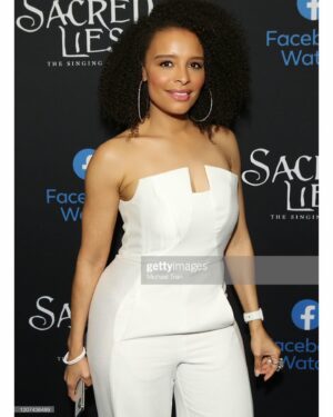 Antonique Smith Instagram - #AboutAWeekAgo Have you checked out my new show @SacredLies??? 😍 It's an AMAZING @Blumhouse mystery on @facebookwatch! ❤️ It's an anthology. We're in Season 2. Episodes 1-4 are out now!! Link in my bio!! 👆🏾BINGE, share and come back next Thursday for episode 5. There's 10 episodes and you don't wanna miss a thing!! You can cast it to your TV!! 🙌🏾 Had fun with my amazing cast starring @juliettelewis, @ryankwanten & @thejordanalexander, our genius creator @raelletucker and the wonderful folks at Blumhouse & Facebook. Can't tell you about my character cause I'm a spoiler. 🤐 TUNE IN & ENJOY!! 😘
👚 @engiestyle @blackhalo