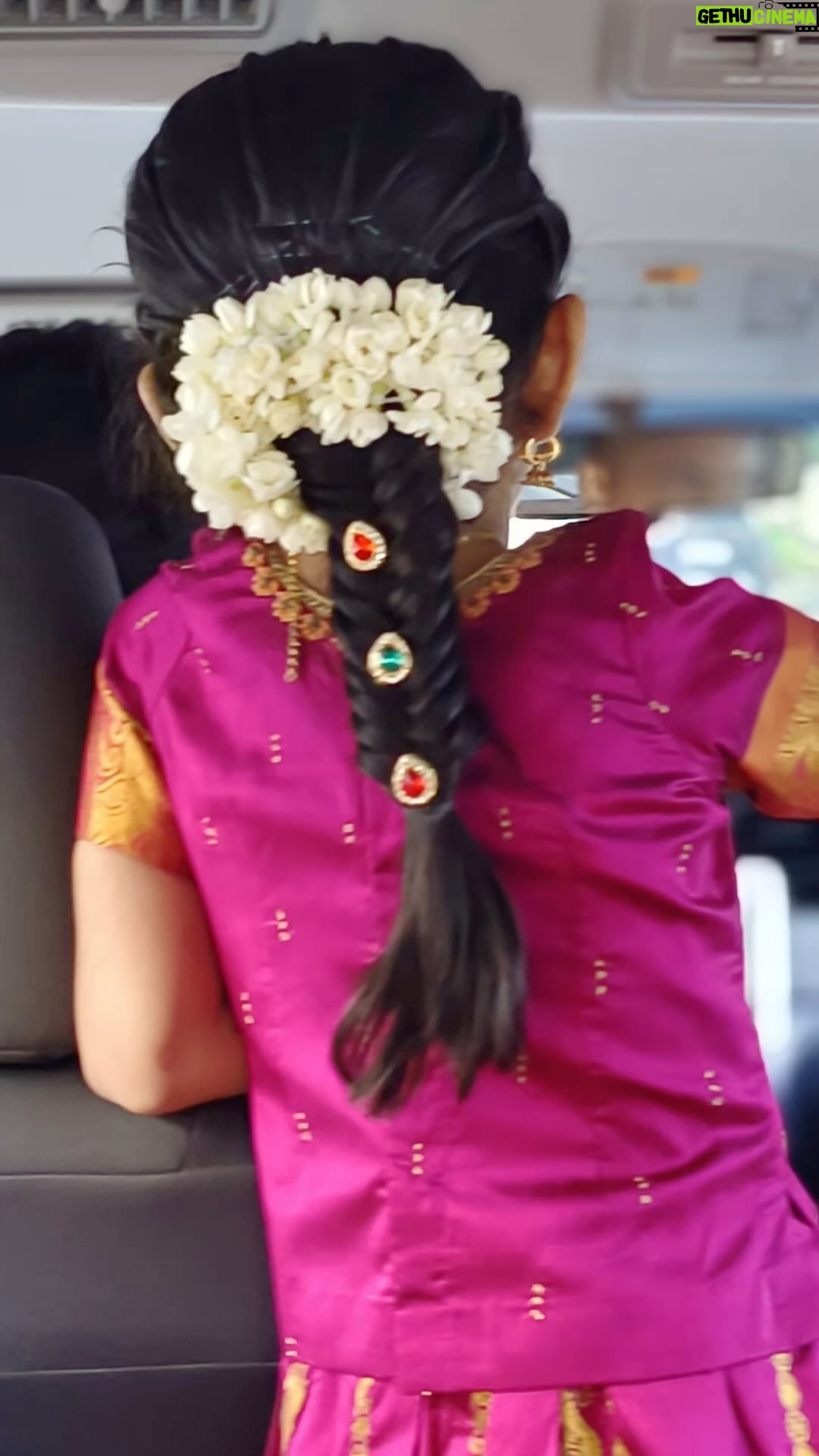 Anu Prabhakar - 5K Likes - ಐಷು ಕಲ್ಯಾಣ ವೈಭೋಗಮೇ ❤️❤️❤️
@aishwaryaarjun @umapathyramaiah @arjunsarjaa @neetuarjun14 @anj204 @raghumukherjee @anu.p.mukherjee @rathnamukherjee @gayatri_prabhakar