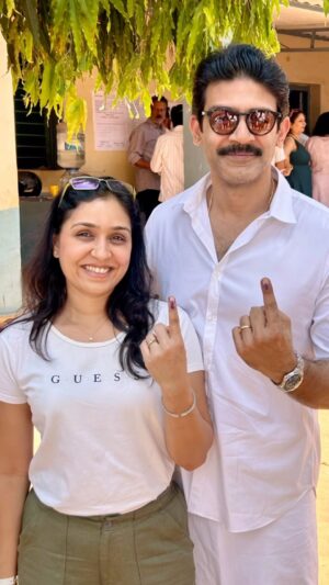 Anu Prabhakar Instagram - ನಮ್ಮ ಮತ 
ನಮ್ಮ ಹಕ್ಕು 
ನಮ್ಮ ಕರ್ತವ್ಯಾ ಕೂಡ 
#voting #generalelections2024 #anuprabhakarmukherjee #raghumukherjee #anuprabhakar