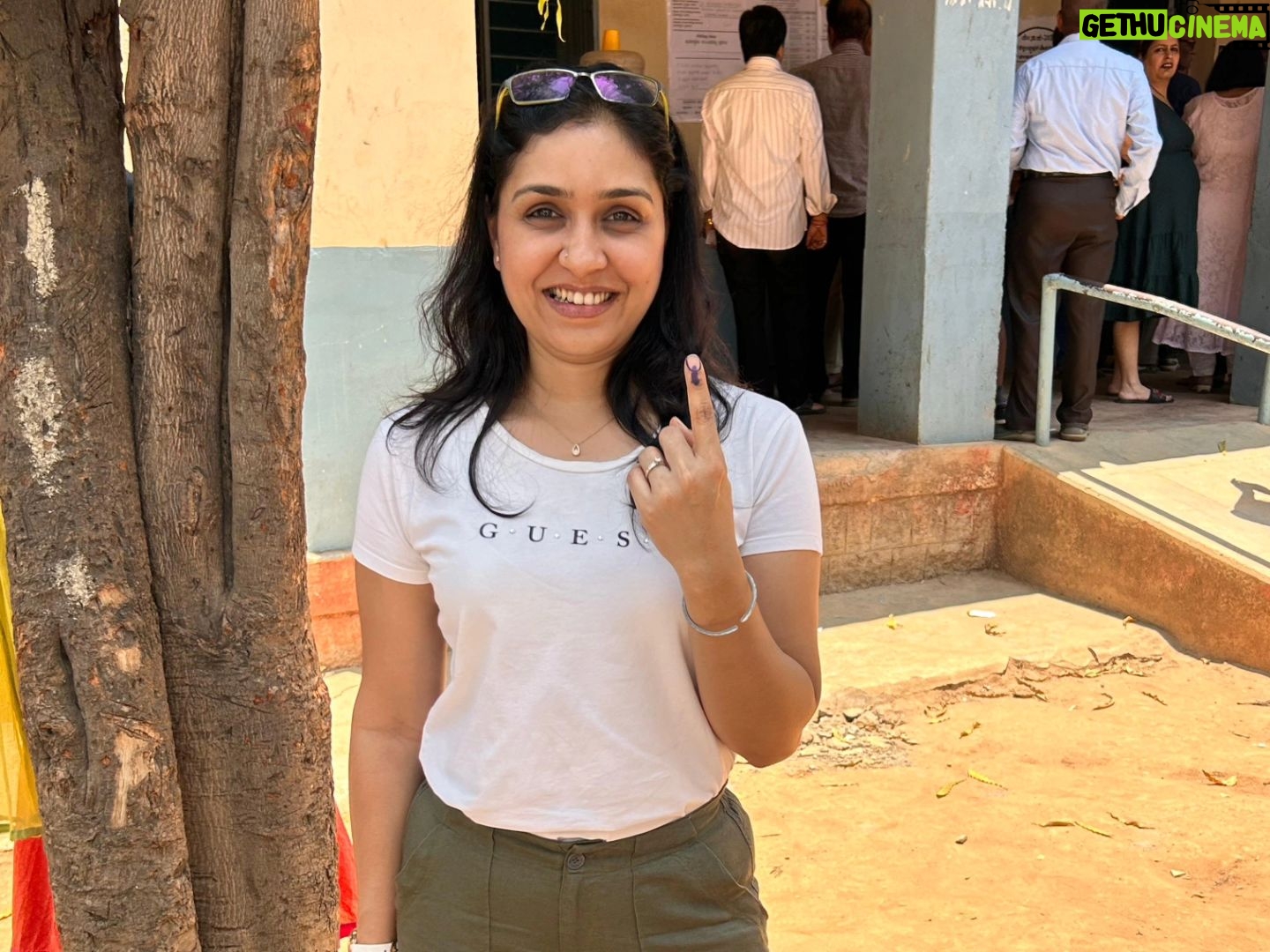 Anu Prabhakar - 1.9K Likes - ನಮ್ಮ ಅನುರಘು ರವರ ಕುಟುಂಬದಿಂದ ಯಲಹಂಕದಲ್ಲಿ ಮತ ಮಾಡಿದ್ದಾರೆ 🙏❤️
#raghumukherjee #AnuPrabhakarMukherjee
Follow 👉 @raghuanufansofficial
@raghumukherjee @anu.p.mukherjee
#raghuanufansofficial #raghuanuprabhakarmukherjeefans #raghumukherjeefans #anuprabhakar #anuprabhakarmukherjeefans #fans #instagram #sandalwood #kfi #actor #actors #kannada
