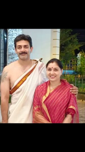 Anu Prabhakar Instagram - ನಾವು 👨‍👩‍👧 ❤️

#nandanaprabhakarmukherjee #anuprabhakarmukherjee #raghumukherjee #anuprabhakar