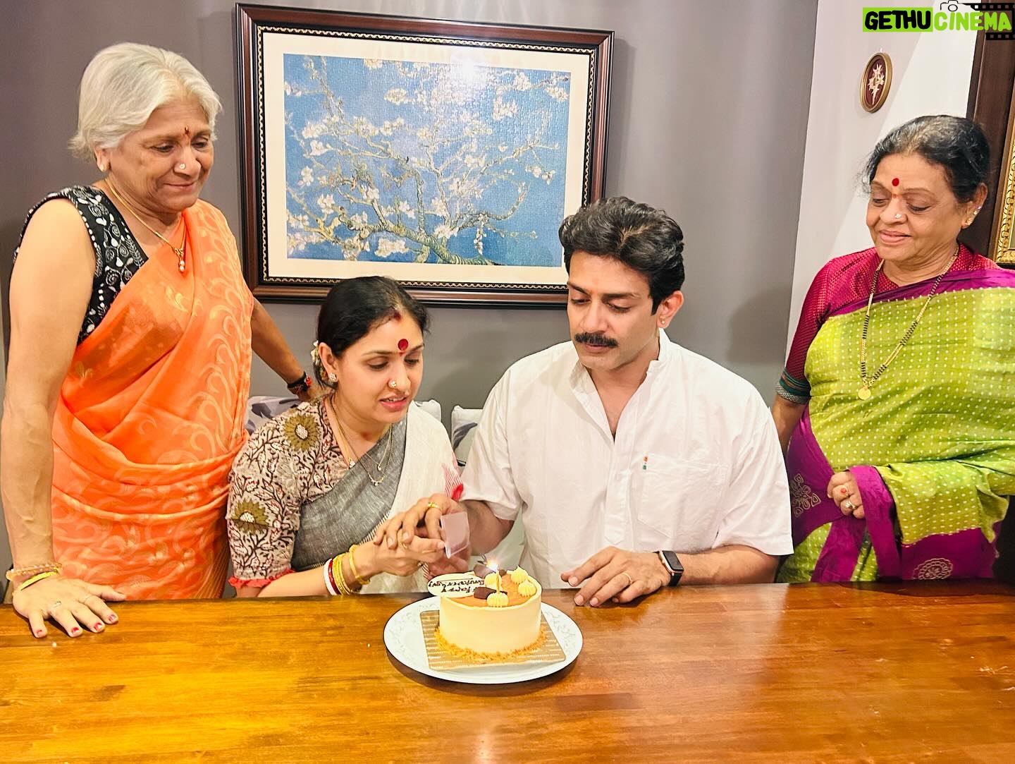 Anu Prabhakar - 16.1K Likes - Wished @anu.p.mukherjee akka and @raghumukherjee anna on their anniversary today at their residence 💐😍
#anuraghu #anuprabhakar #anniversary