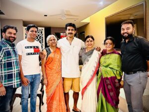 Anu Prabhakar Instagram - Wished @anu.p.mukherjee akka and @raghumukherjee anna on their anniversary today at their residence 💐😍
#anuraghu #anuprabhakar #anniversary
