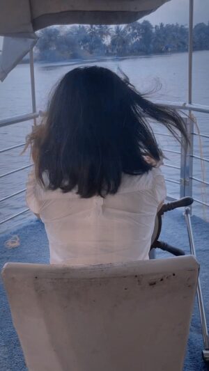 Anubha Sourya Sarangi Instagram - Serenity at Sea: Embracing the Peaceful Rhythm of the Waves

#travel #travelblogger #alleppey #alleppeybackwaters #kerala #keralastay #peace #love #trendingreels #reelsinstagram #indiatravelgram #southindiantourism #keralatourism #boatlife
