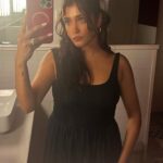 Anuja Joshi Instagram - Art classes, olives, Albariño, tuna sandwiches, and love. ♾️